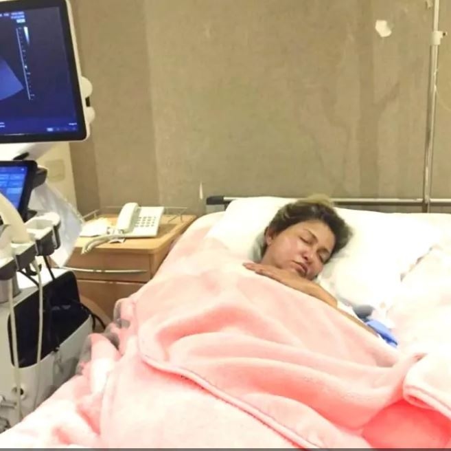 الصورة الأولى لعلا غانم بعد دخولها المستشفى