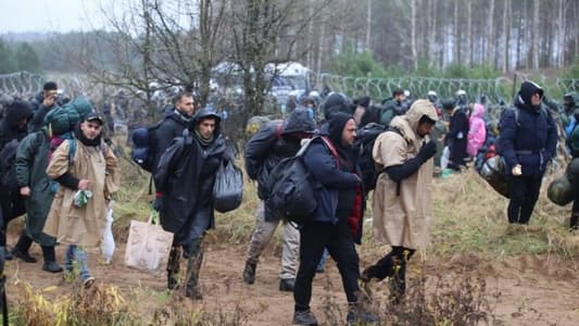 AFP: Large crowd of migrants gathers at closed Belarus-Poland border crossing