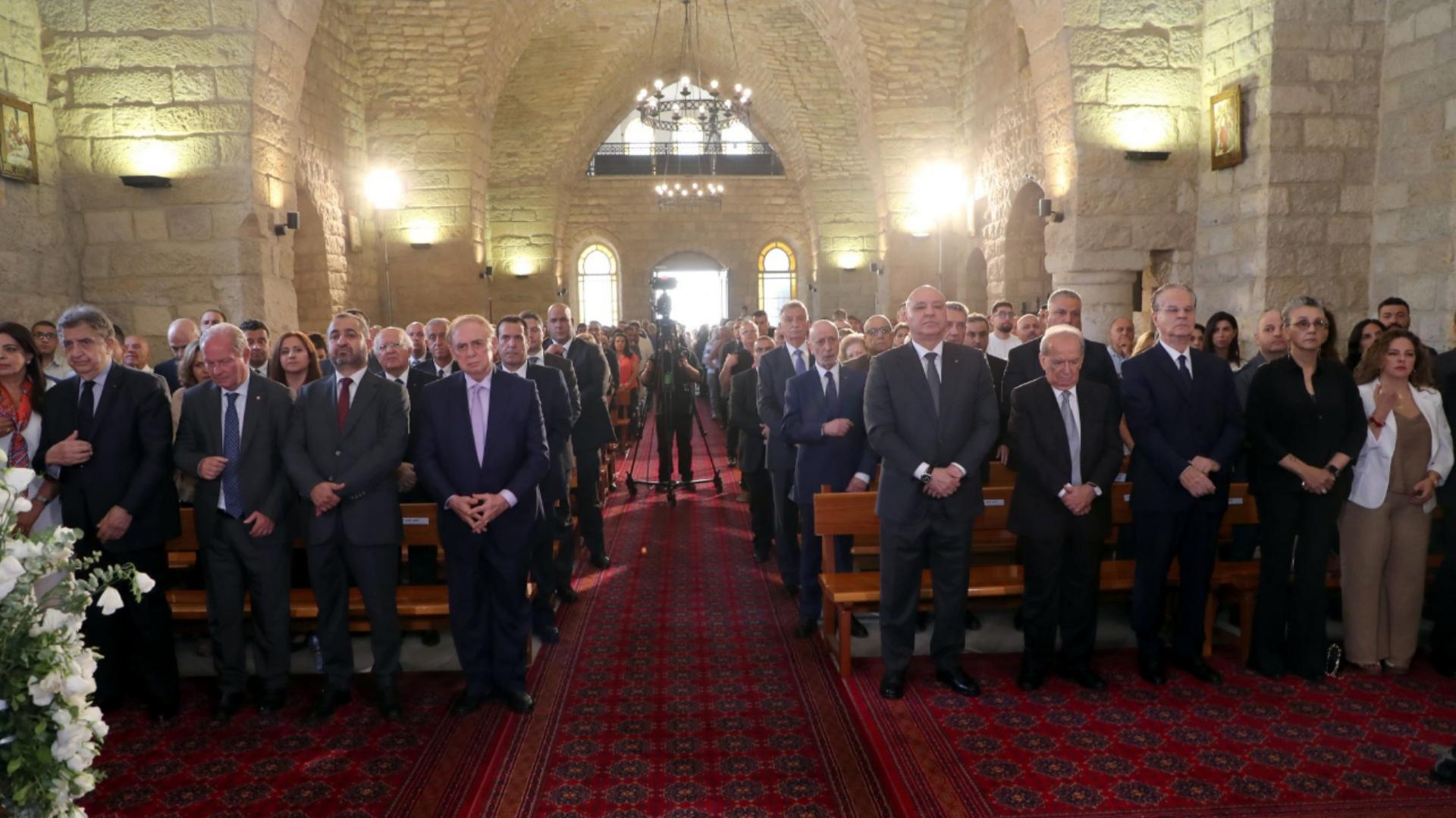 بالصّور: الرئيس عون في دير القمر.. وما دوّنه في السجل الذهبي
