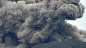 بالفيديو: قتلى جراء ثوران بركان في إندونيسيا
