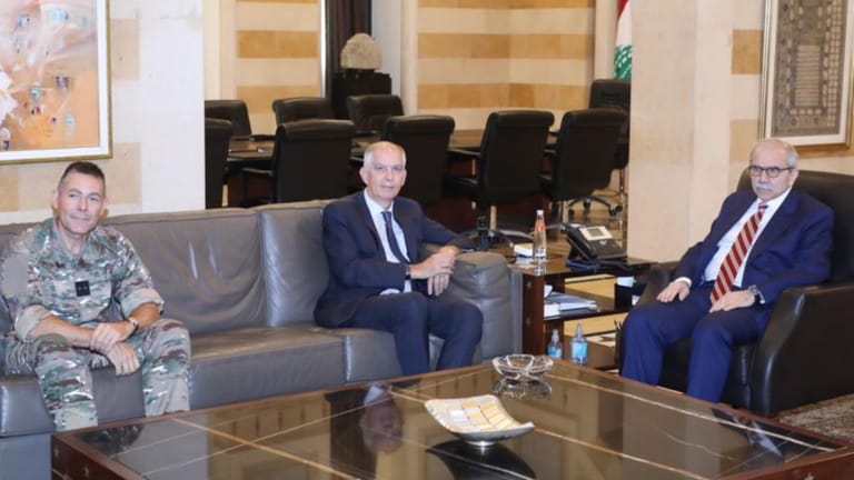 سلام عرض مع السفير الفرنسي لعمل لجنة المراقبة وأهمية تفعيله