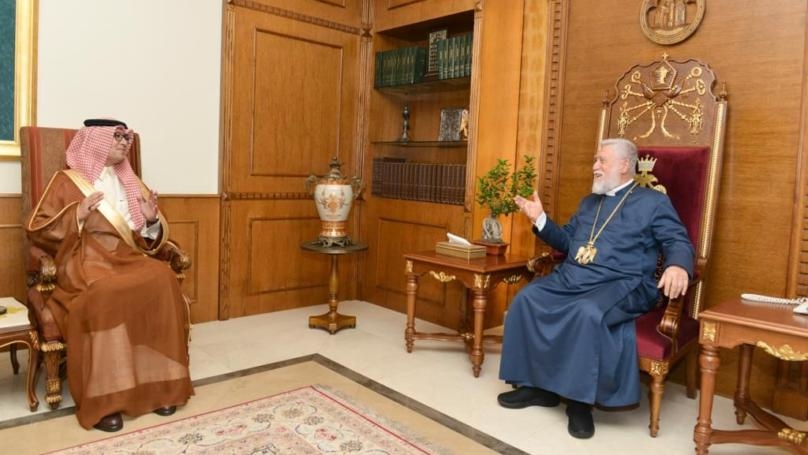 بالصّور: البخاري يلتقي البطريرك آرام الأول كيششيان