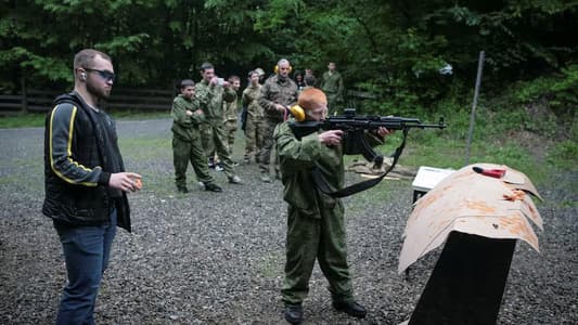 Kids swap classroom for shooting range in Russia