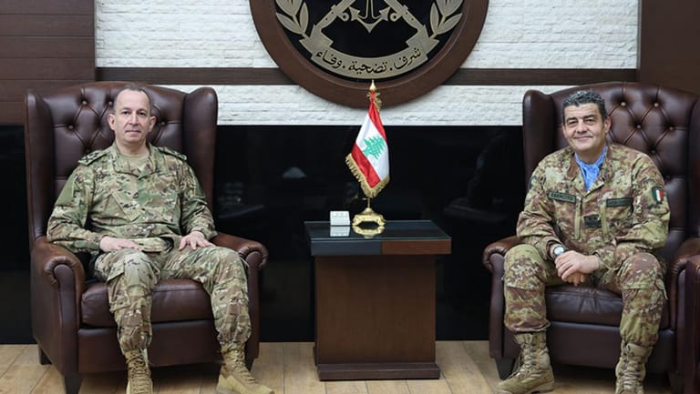 Army Chief discusses ways of cooperation with UNIFIL Commander