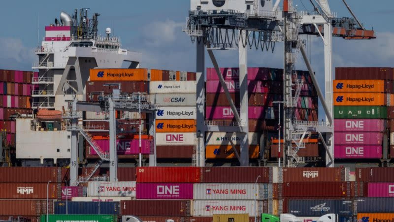 US Senate rejects bill to rein in Trump tariffs as economy contracts