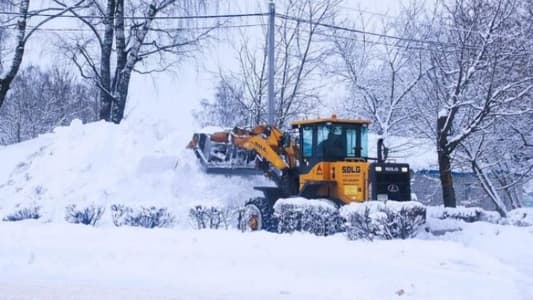 جرف الثلوج لتسهيل حركة المرور في بلدة قرطبا