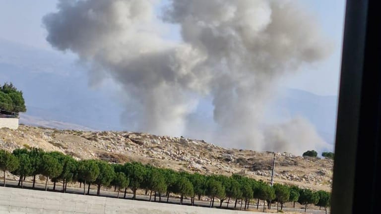 الجيش الإسرائيلي يقول إنه استهدف قبل قليل منشآت لحزب الله في البقاع وجنوب لبنان