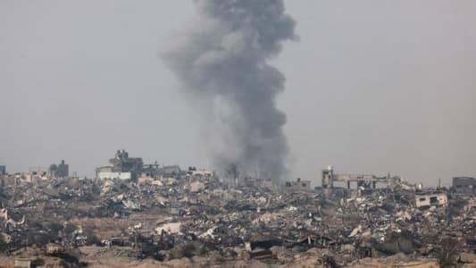 Israeli tanks push deep into central Gaza town, air strike kills 20 in south