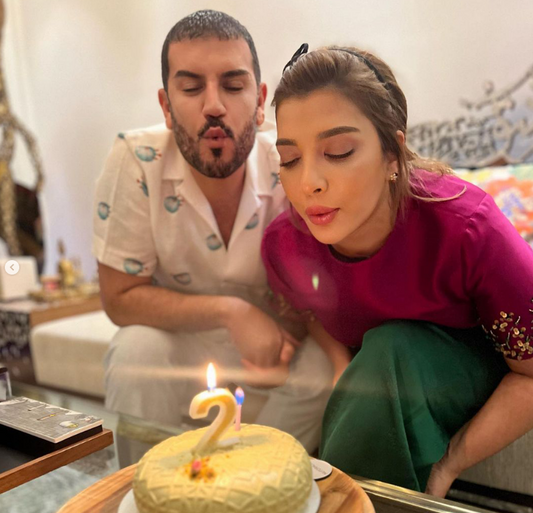 بالصورة: أصالة وزوجها فائق حسن يحتفلان بالذكرى الثانية لزواجهما