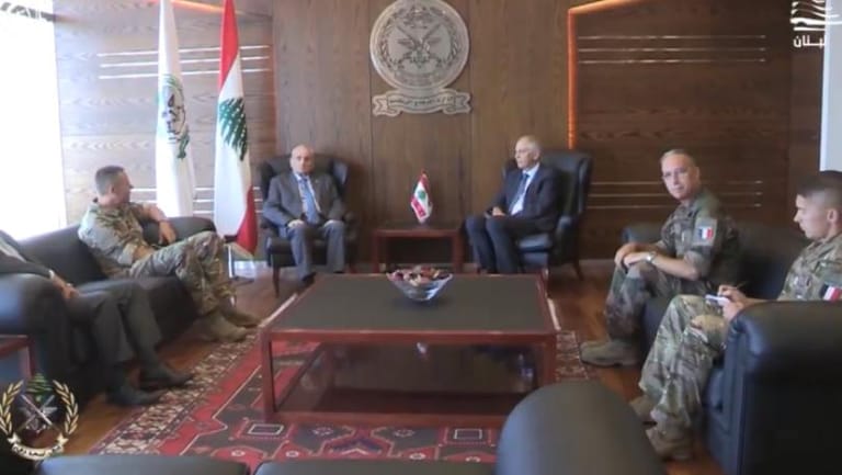 وزير الدفاع استقبل ماغرو والقائم بالأعمال في سفارة العراق