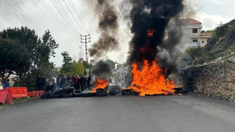 بالصّور: تقنينٌ قاسٍ للكهرباء... وقطع طريق!