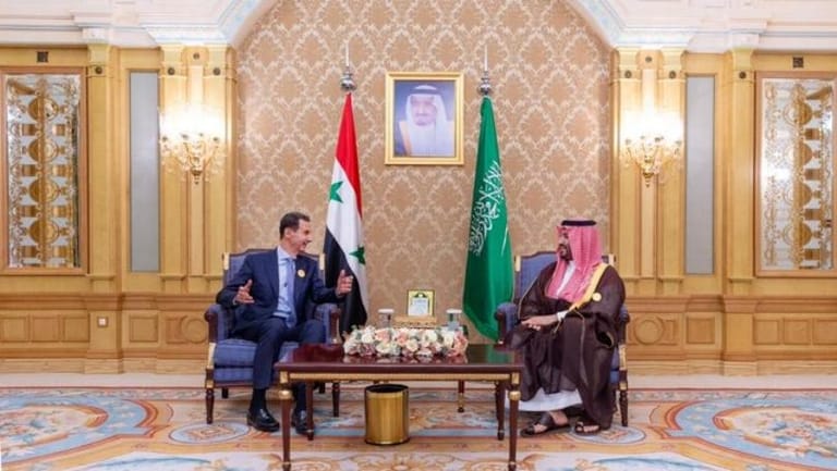 بالصّورة: ولي العهد السعودي الأمير محمد بن سلمان يلتقي الرئيس السوري بشار الأسد