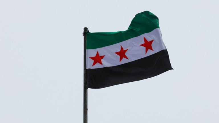 Syrian Observatory: A young man has been killed after being directly shot by unidentified gunmen in Deir ez-Zor