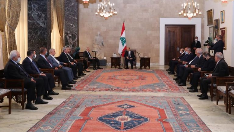 الخليل: لا بد من سماع صوت الشعب والتجاوب مع آلامه لذلك لم يتوانَ رئيس مجلس النواب نبيه بري عن دعم كل خطوة إيجابية تتماشى مع الوصول إلى حكومة مهمة من وزراء اختصاصيين غير سياسيين