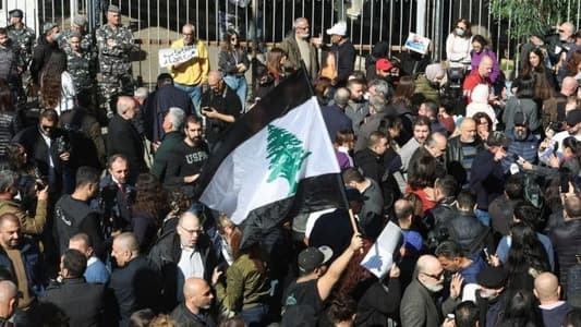 Lebanese Protest over Efforts to Hamstring Blast Probe