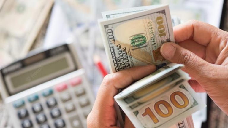 الدولار في غضون شهرين: إمّا 30... أو 60 ألفاً!