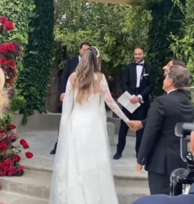 بالصور: وليد توفيق يحتفل بزفاف ابنته نورهان في مدريد... والجمهور ينبهر بالشبه الكبير بينها وبين والدتها جورجينا رزق!