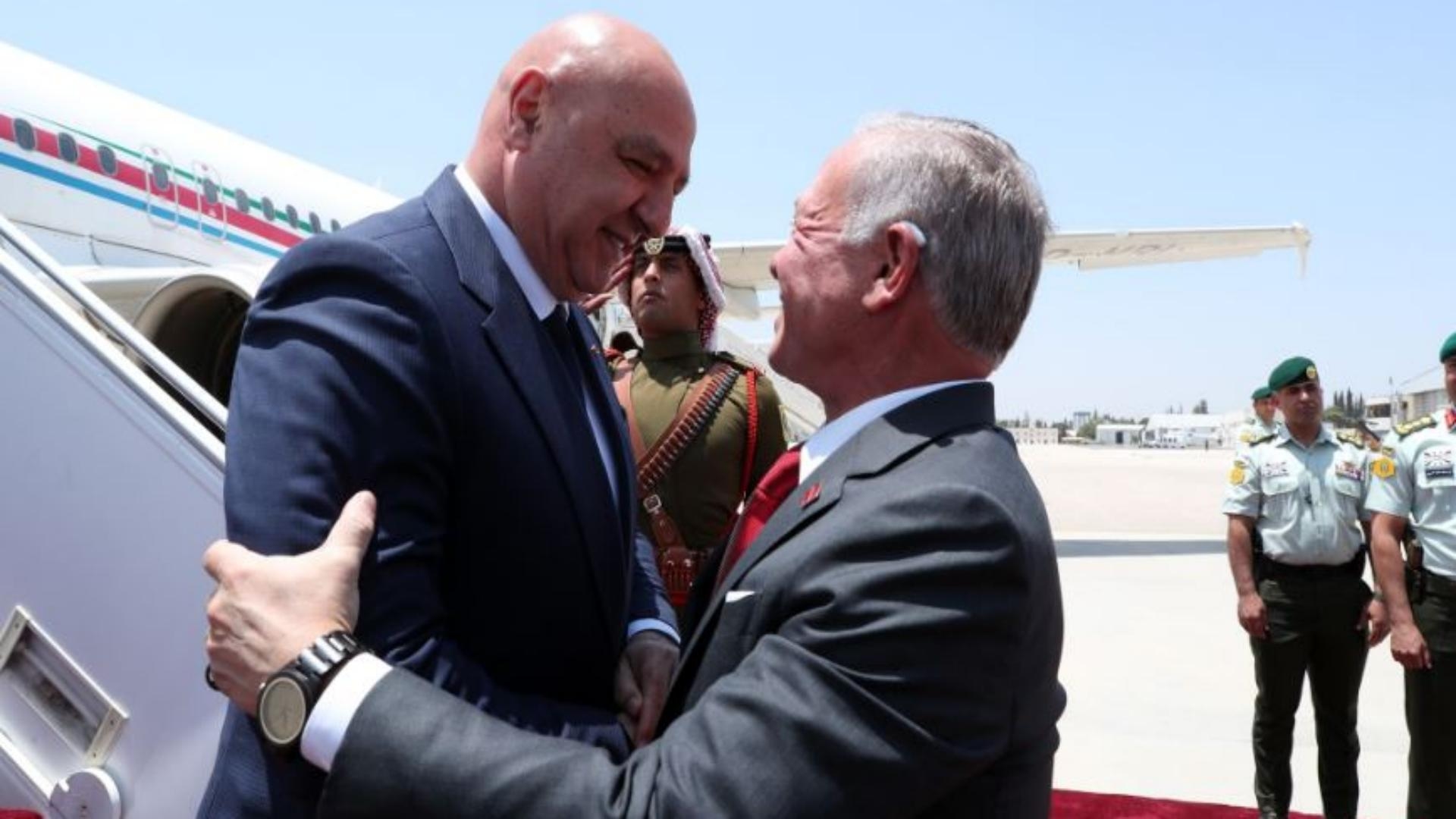 King Abdullah II welcomes Aoun in Jordan