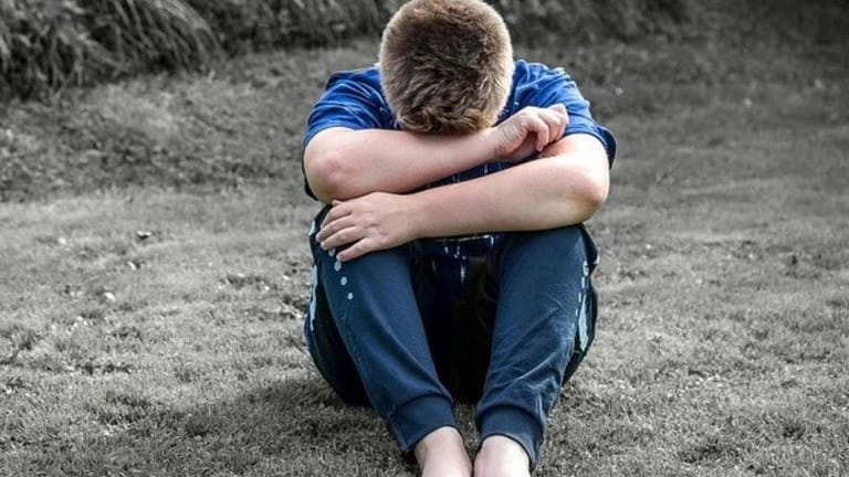 هكذا يُدمّر الحزن جسمك وعقلك