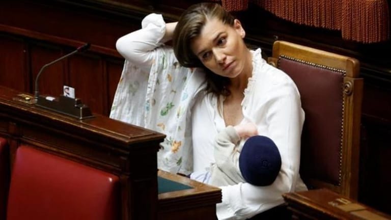 بالصور: رِضاعة داخل البرلمان