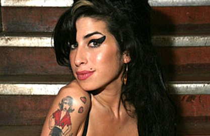 وفاة  Amy Winehouse تثير الجدل