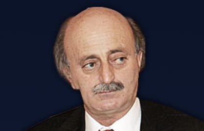 جنبلاط غادر الى باريس