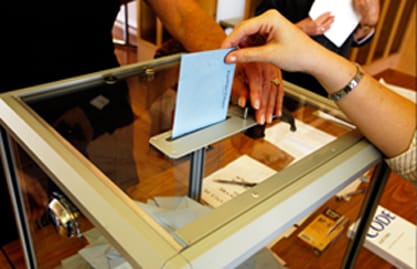 السفير: الحديث منذ الآن في الأوساط الشمالية عن نواة صلبة للائحة طرابلس في انتخابات العام 2013 