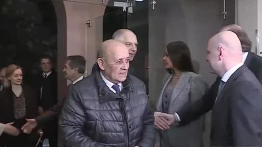 Photo: Le Drian arrives in Maarab to meet Geagea