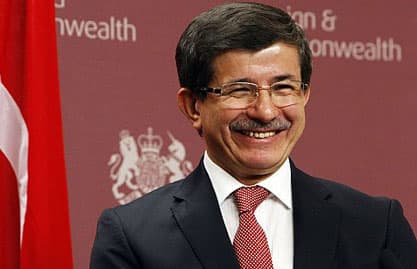 اوغلو: لن نغض النظر عما يجري في سوريا وعلينا ان نفعل كل ما في وسعنا لوقف هذه اعمال العنف اليومية