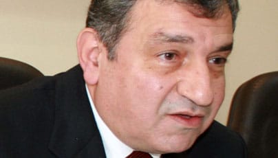 شرف يدعو لمساندة حكومة الانقاذ الوطني المكلف بتشكيلها الجنزوري