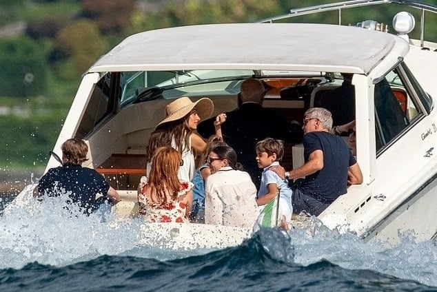 قبيل عرض فيلمه في فينيسيا... مشاهير هوليوود في ضيافة عائلة جورج كلوني في إيطاليا!