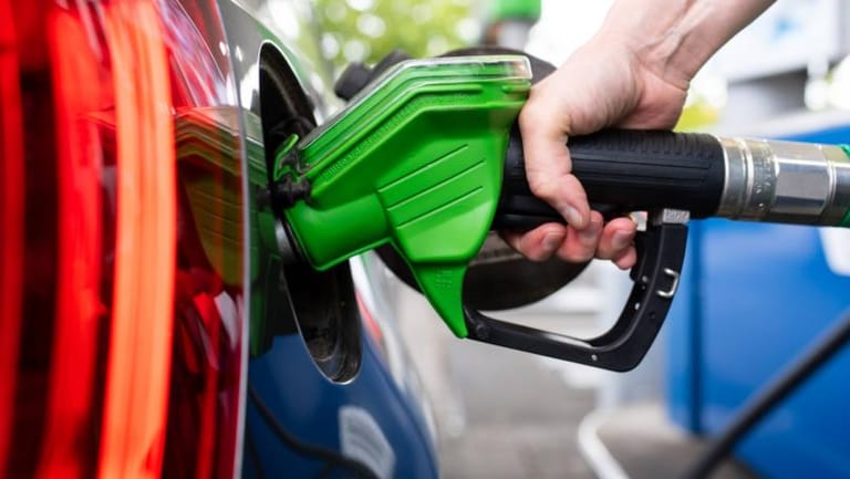 تعميم لمحافظ النبطية لتنظيم عملية تعبئة المحروقات