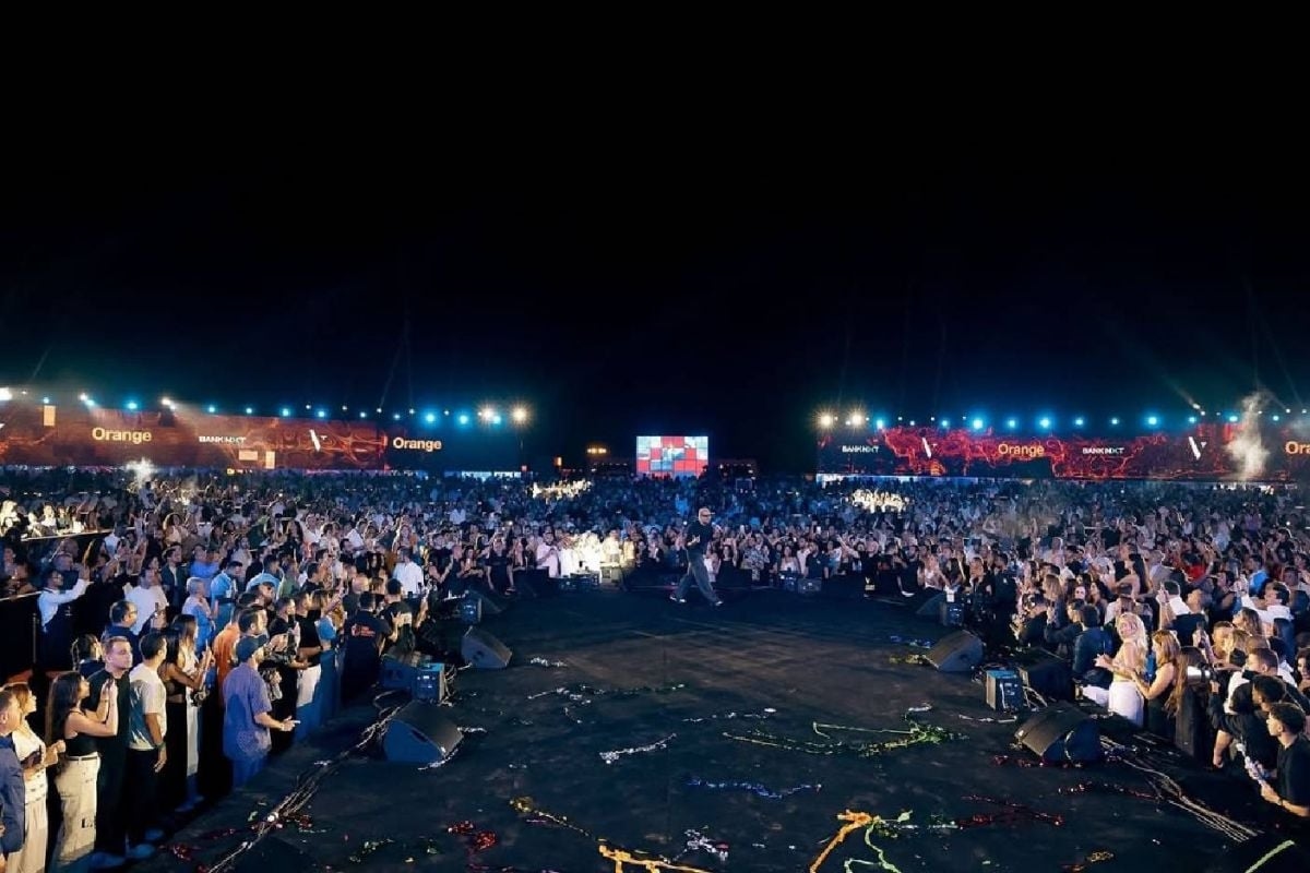 نجوم الفن يتفاعلون مع عمرو دياب في حفل الجونة