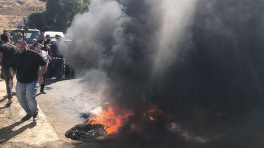 A number of people blocked Hermel highway on Al-Assi Bridge with burning tires, in protest against the shortage of fuel and diesel and power cuts