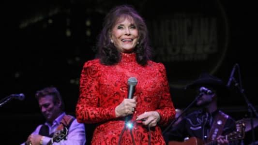 Loretta Lynn, Country Music Luminary and Songwriting pioneer, Dies at Age 90