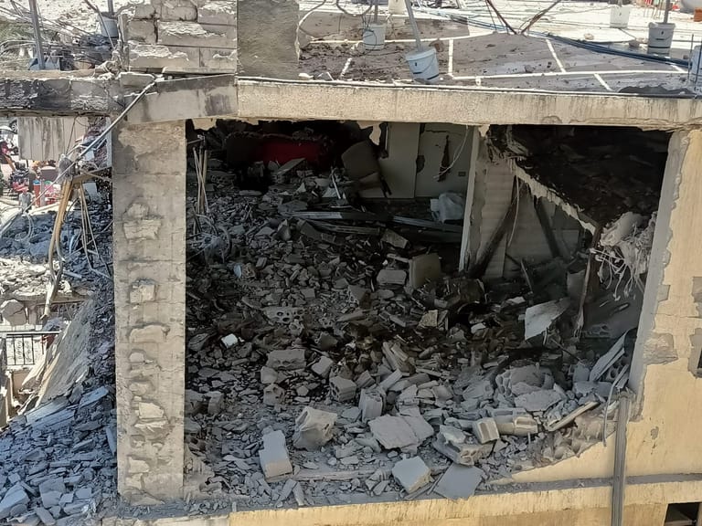 Al-Hadath sources: The apartment targeted in Nabatieh belonged to a Hezbollah commander involved in launching drones