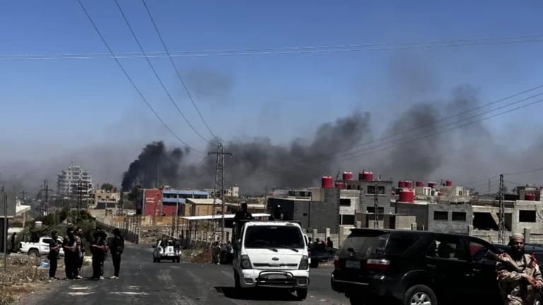 أحداث سوريا تلقي بظلالها على لبنان... واتصالات محلية وعربيّة