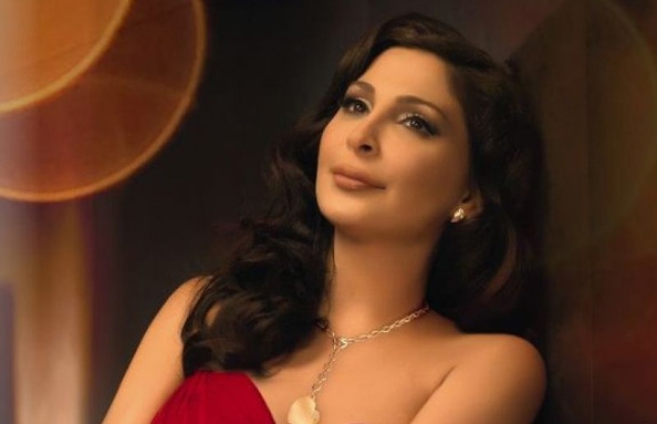 اليسا تلقت معايدات من زميلاتها