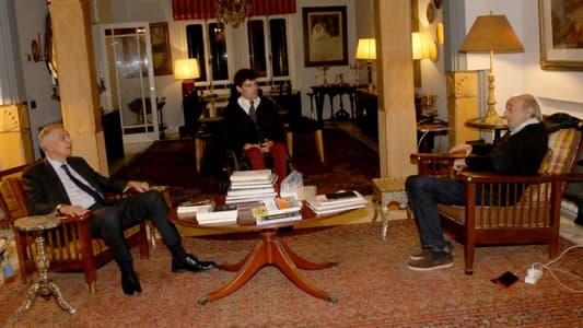 Jumblatt, French Ambassador discuss latest political developments