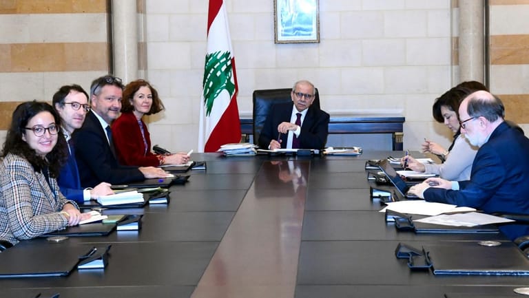 Salam reviews Financial Gap Law with French Treasury Official