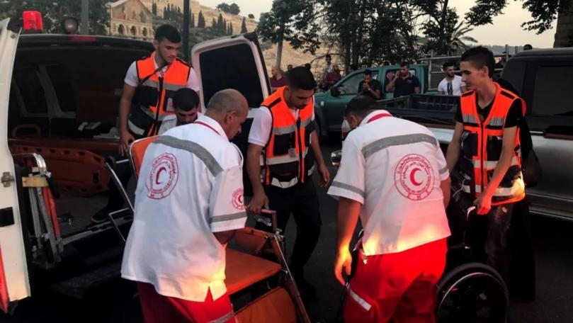 الهلال الأحمر: إصابة 4 فلسطينيين باعتداءات المستوطنين في بلدة جماعين قضاء مدينة نابلس
