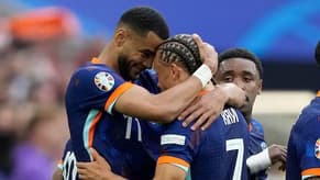 Malen double helps Dutch reach Euro last eight with Romania win