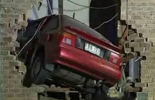 سيارة.. في غرفة النوم