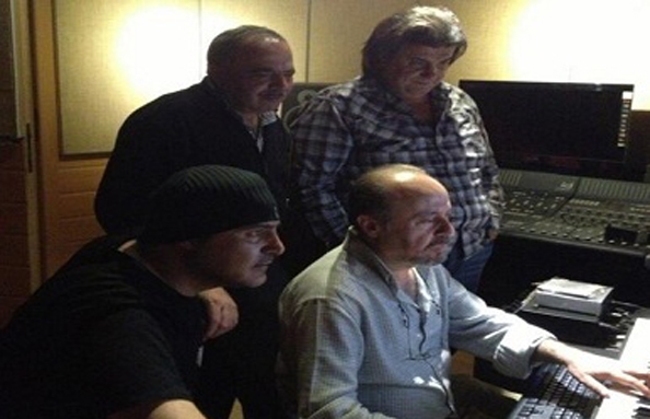 عاصي يواصل التمارين وينهي نهاره في مطعمه مع الاصدقاء 