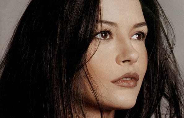 كاثرين زيتا جونز تختتم علاجها من اضطراب ثنائي القطب