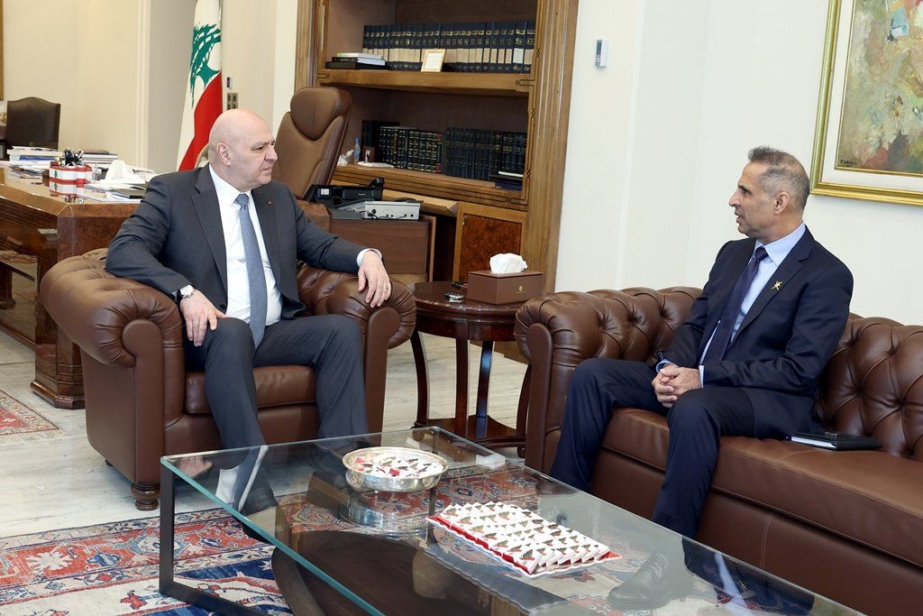 Aoun meets UAE, Kuwait and Oman diplomats