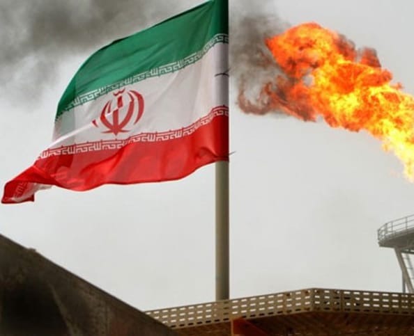 عقوبات أميركية مشددة على إيران تستهدف العملة وقطاع السيارات