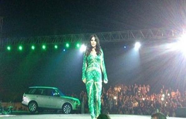 ملابس هيفاء وهبي مثار جدل في أربيل