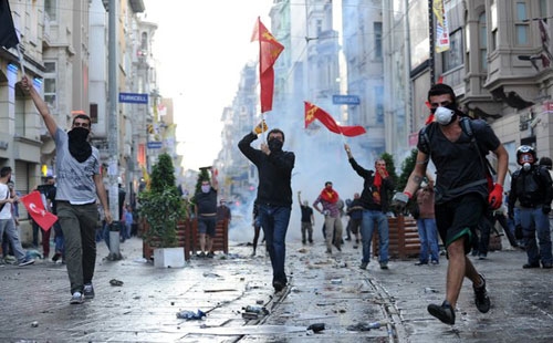 Bullets and tears in “Taksim”
