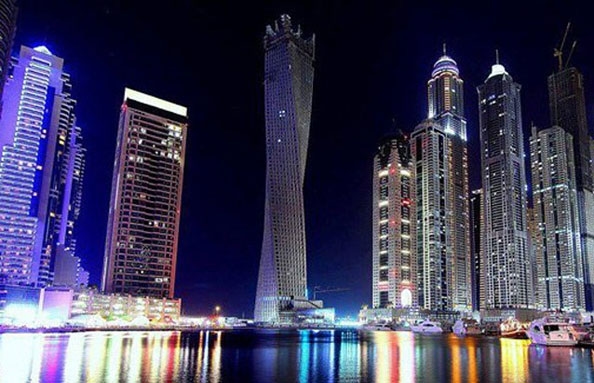 دبي تفتتح أعلى برج لولبي في العالم